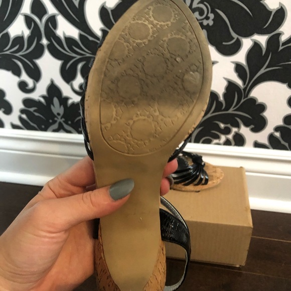 Size 9 Black Strap Heel - Picture 3 of 3